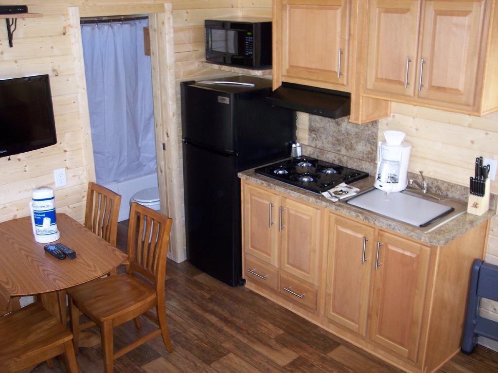 Russian River Camping Resort Cottage 7 Cloverdale Exterior photo